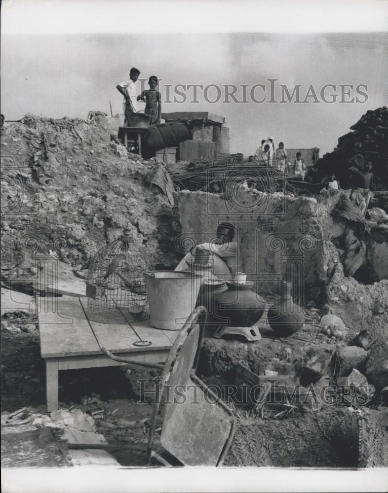 Press Photo Qualdubad, Karachi, Shanty Colony - Historic Images