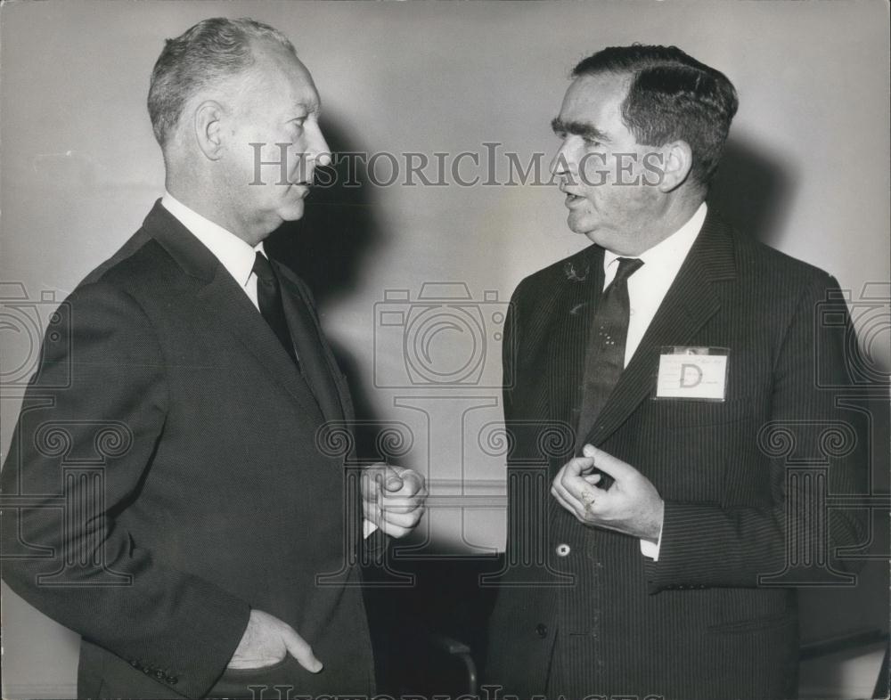 1967 Press Photo Minister Defense Denis Healey Francee Pierre Messmer London - Historic Images