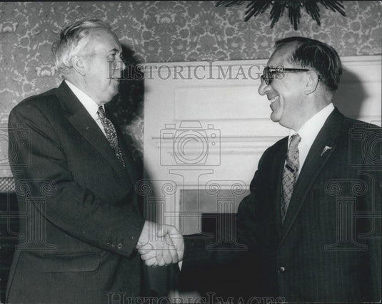 1974 Press Photo Maltese Prime Minister Dom Mintoff & Mr. Harold Wilson - Historic Images