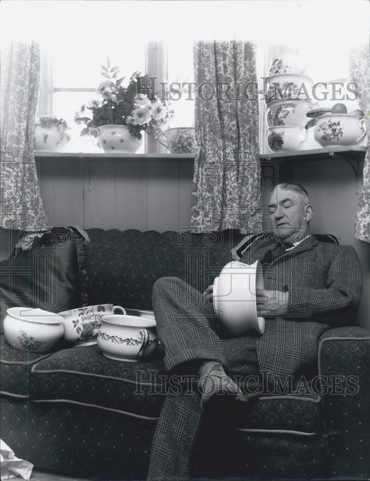 Press Photo Ted Steele with Pots for Planting - Historic Images