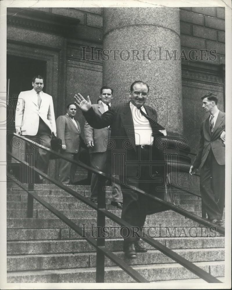 Press Photo Senator McCarthy leaving the New York Federal court - Historic Images