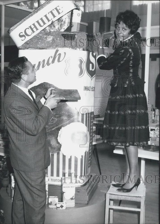1962 Press Photo Biggest Tin In World At Munich IKOFA Food Exhibition - Historic Images