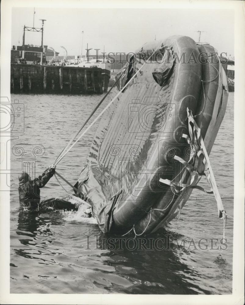 1958 Press Photo Inflatable Life Raft, Elliot Equipment – Historic Images