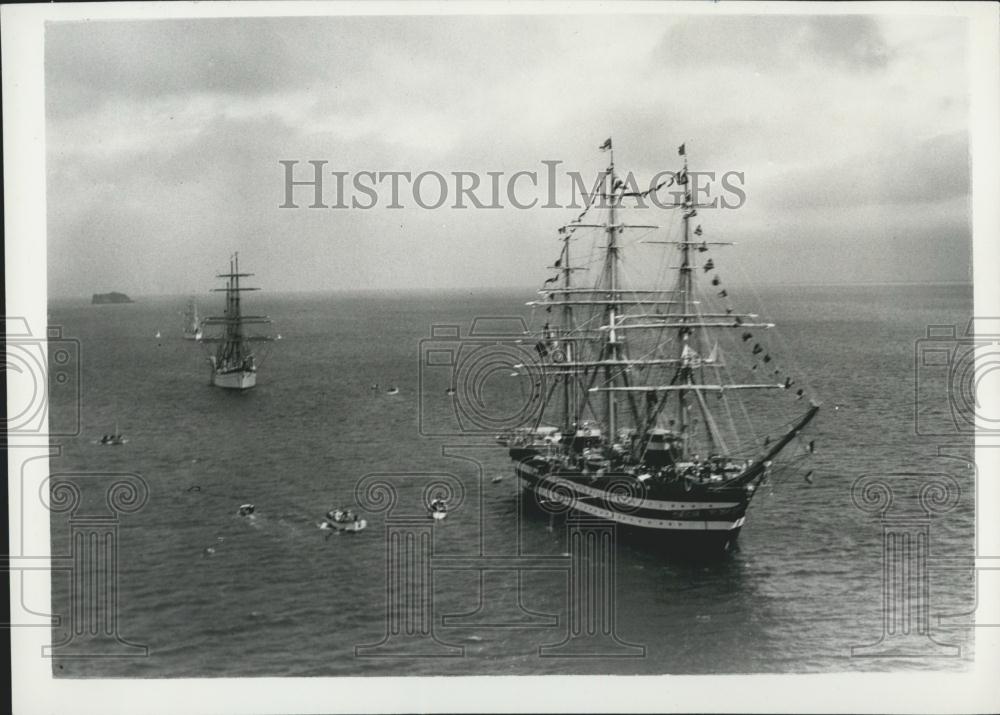 1962 Press Photo German Vessel Gorch Fock Italian navy Amerigo Vespucci Ship - Historic Images