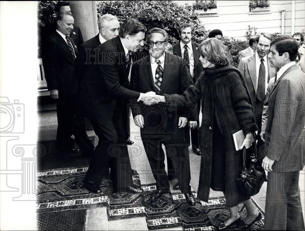 1976 Press Photo Arrival Of The American Delegation At The Zurich Grand Hotel&quot;&quot; - Historic Images