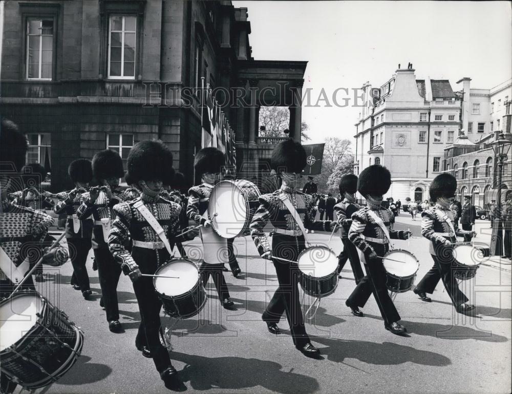 Press Photo Welsh Guards Band, Lancaster House - Historic Images