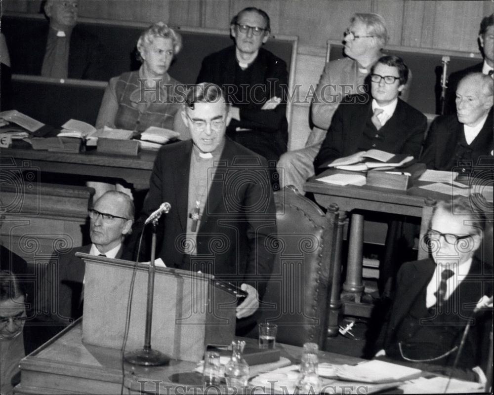 1978 Press Photo Bishop of Truro Graham Leonard speaking at the General Synod - Historic Images