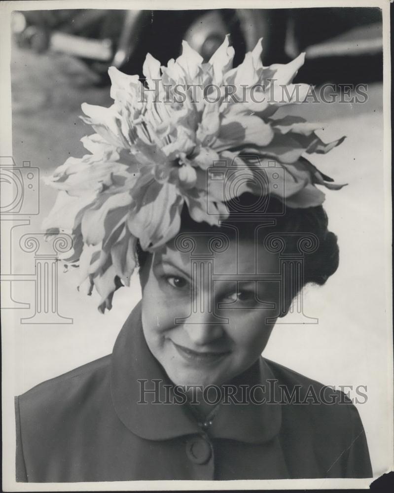 1952 Press Photo Mrs Dee Gilpen, National Dahlia Society Show - Historic Images