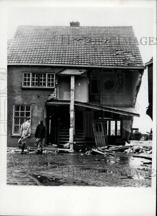1963 Press Photo Wrecked House Near Rotterdam Netherlands Flooding - Historic Images