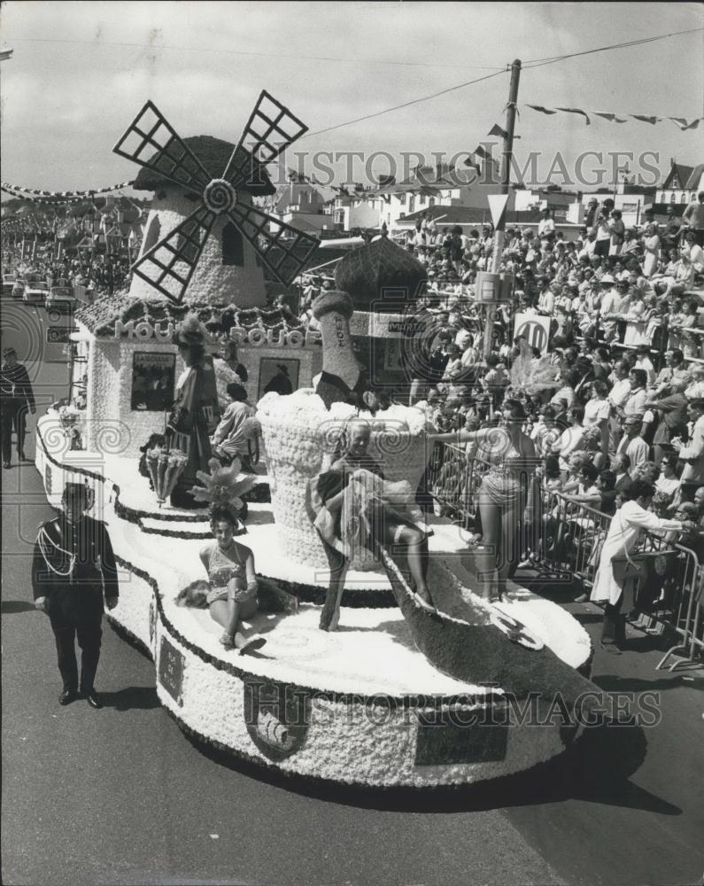 1970 Press Photo Parade Float, Jersey Battle Of Flowers, France - Historic Images