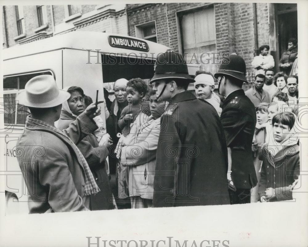 Press Photo Three Children Die In Oil-Heater Fire In Holloway - Historic Images