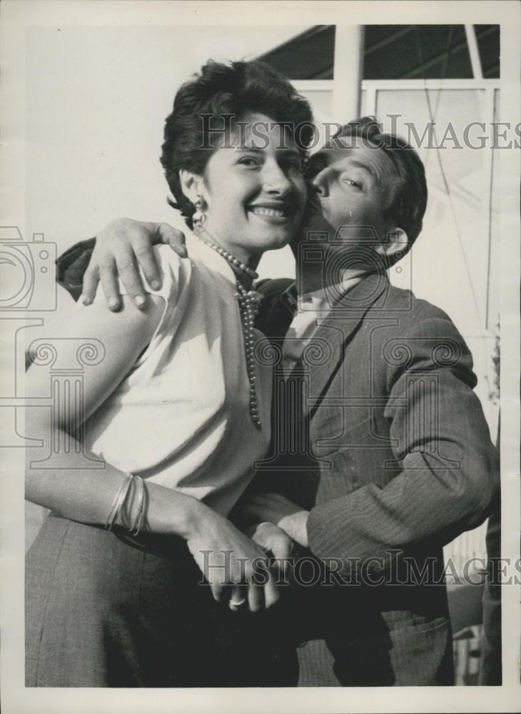 1952 Press Photo Sebastie Kisses Anita - Historic Images