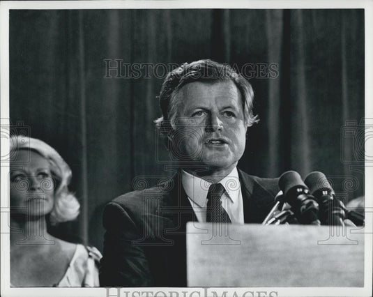 1980 Press Photo Senator Ted Kennedy Campaigning Waldorf Astoria Hotel - Historic Images