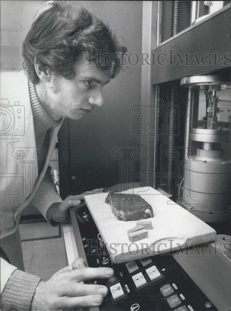 Press Photo Steaks meet mechanical mouth - Historic Images