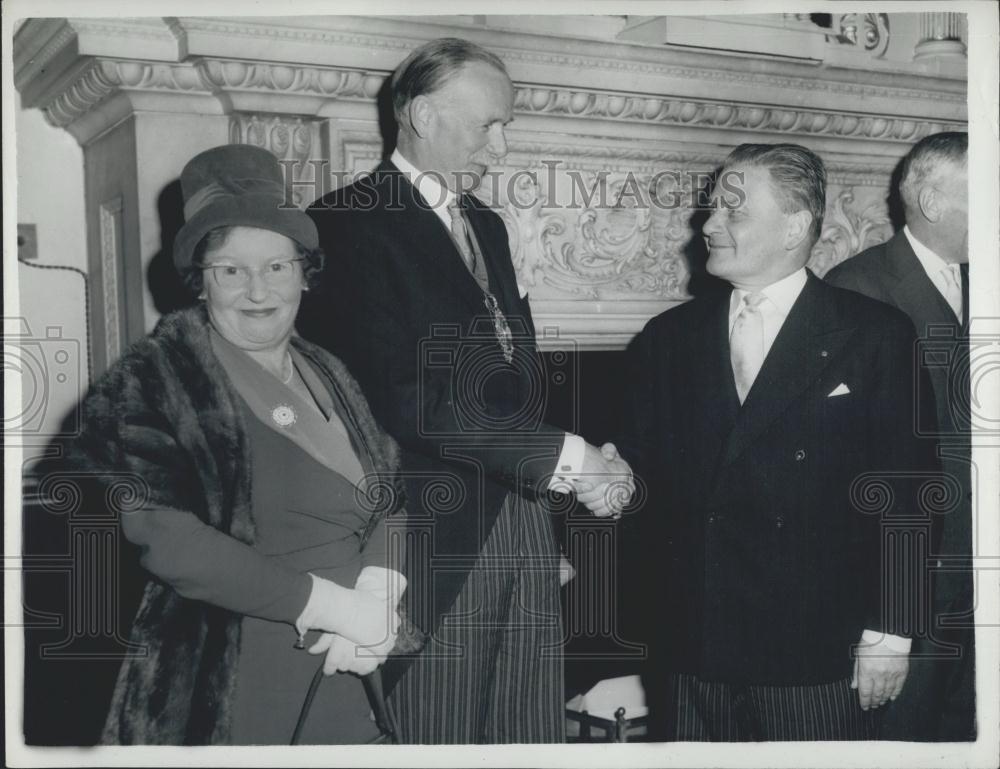 1960 Press Photo Mayor Hampstead Dorothy Newman Edmund Stockdale Staehr Johanson - Historic Images