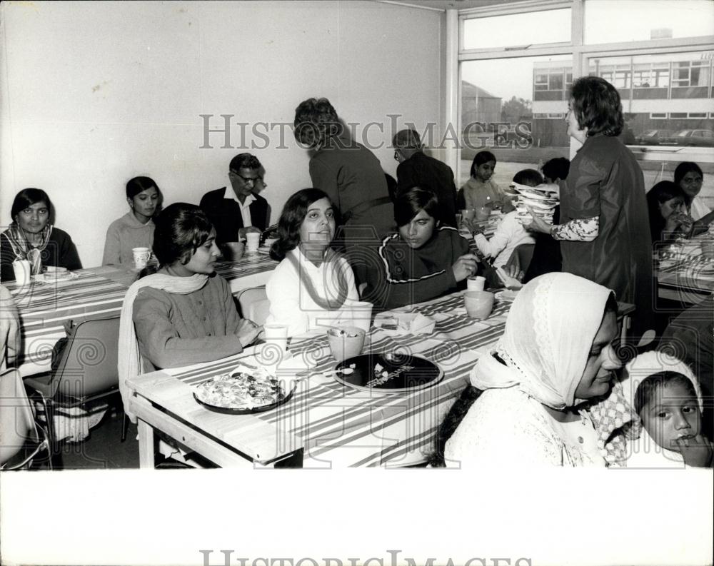 1972 Press Photo Asian refugees from Uganda - Historic Images