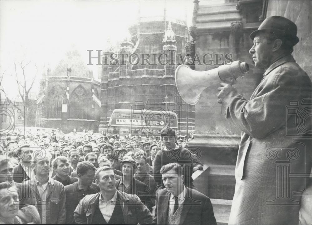 1968 Press Photo Dockers March on the House of Commons - Historic Images