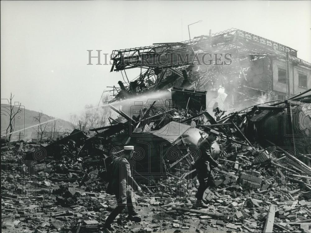 1969 Press Photo Explosion in a Blasting-Powder Factory 9 Dead and 40 Injured - Historic Images