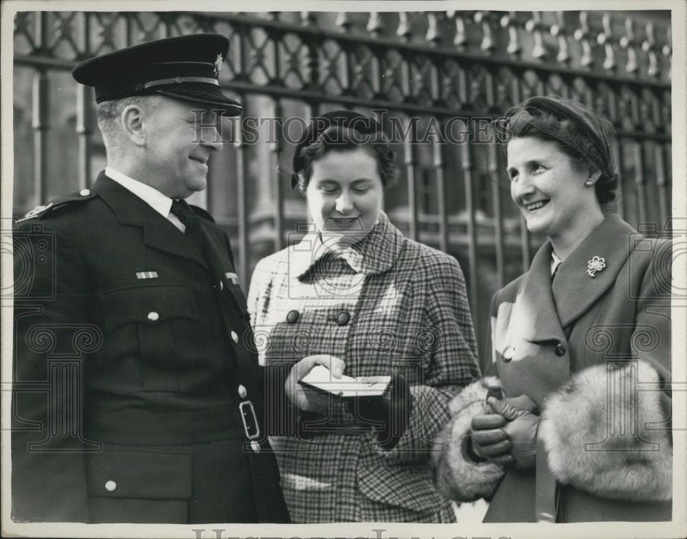 1953 Press Photo Divisional Officer Humphreys, Buckingham Palace Incestiture - Historic Images