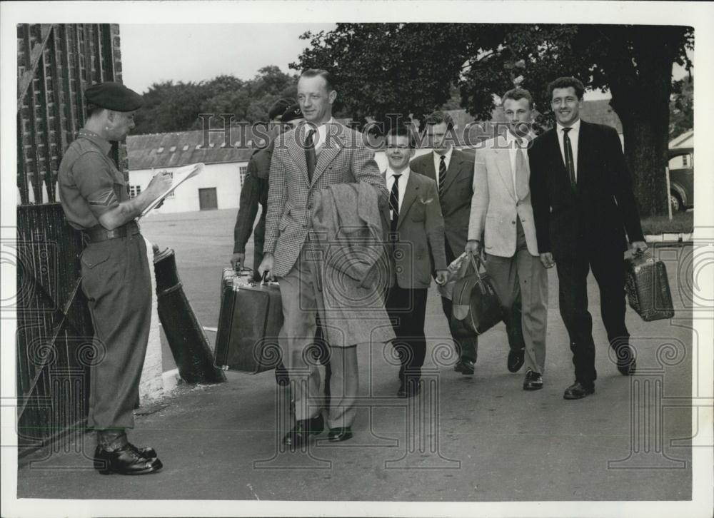 1956 Press Photo Operation Suez begins. Troops return from leave - Historic Images