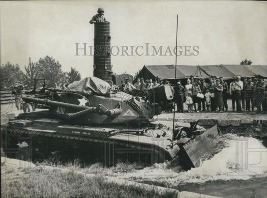 Press Photo La Meuse Manoeuvres Tank Engine Going Underwater French River - Historic Images