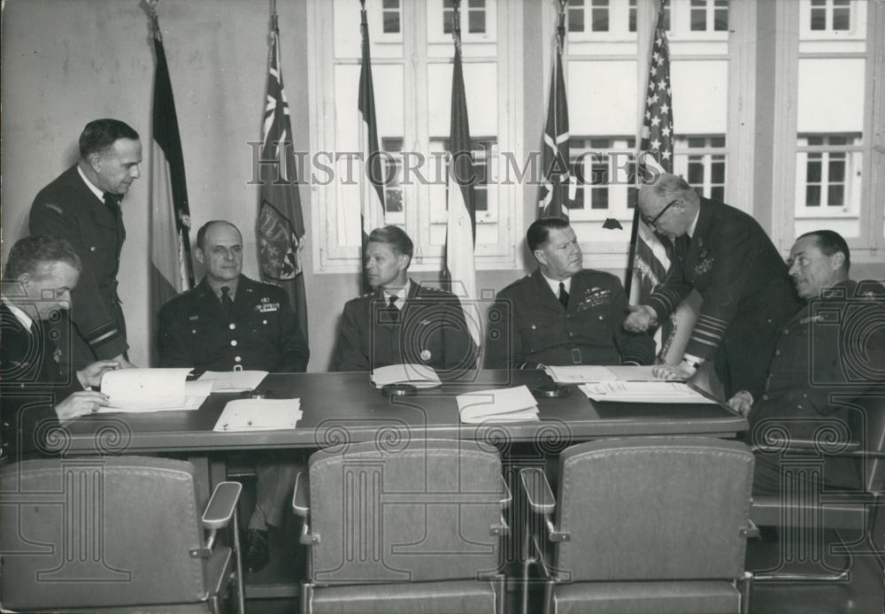 1953 Press Photo General Ridgway At Fontainbleau Air Conference-V Marshall Mille - Historic Images