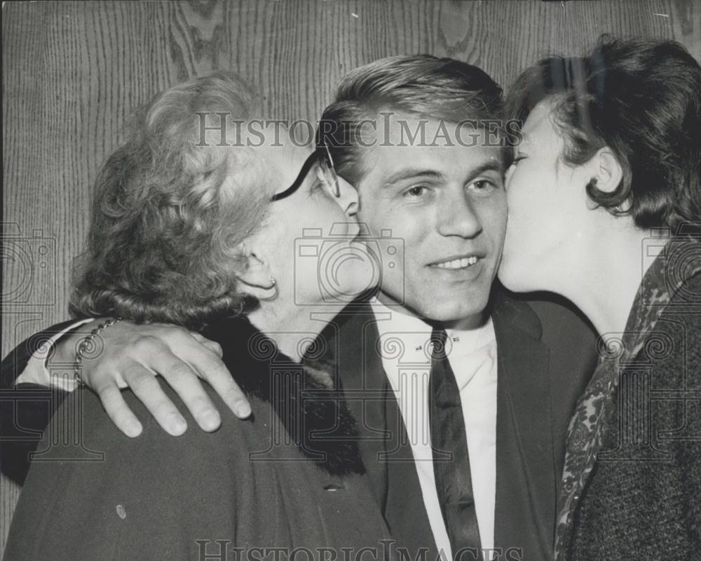 1965 Press Photo Adam Faith Returns To London From South Africa After Playing - Historic Images