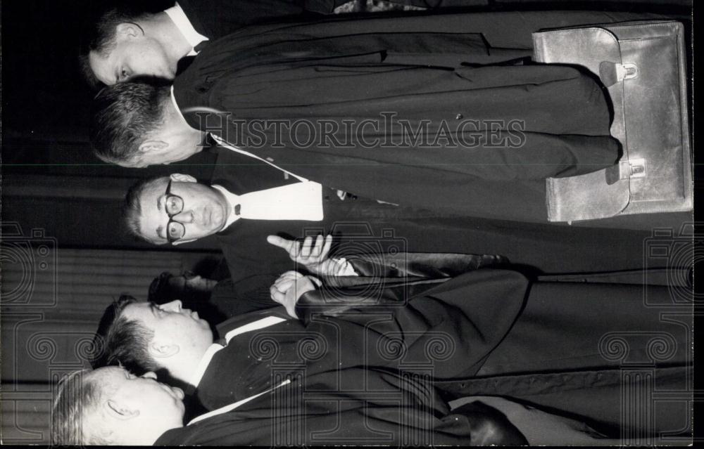 1960 Press Photo Sensation in "Barricades" Trial - Historic Images