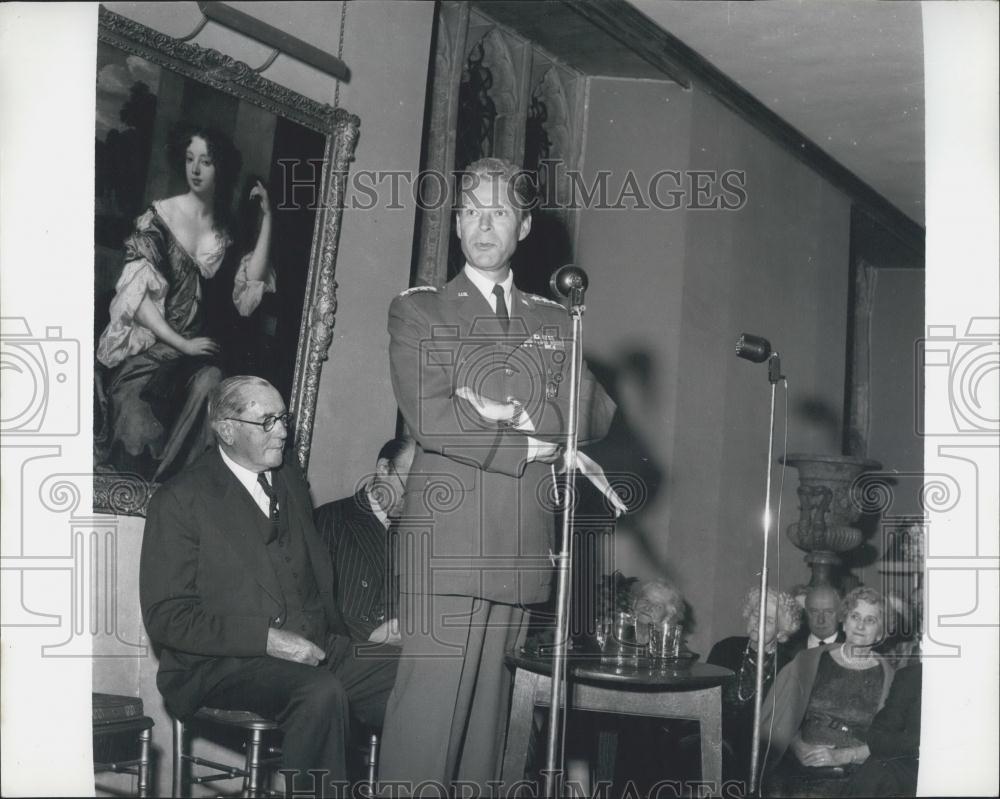 Press Photo r Gen. Norstad: Meets English speaking Union Members at Getty's Home - Historic Images