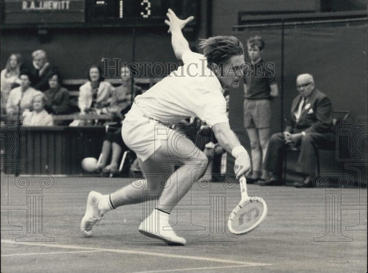 1969 Press Photo Wimbledon First Day C Richey Action Shot Mens Singles Tennis - Historic Images