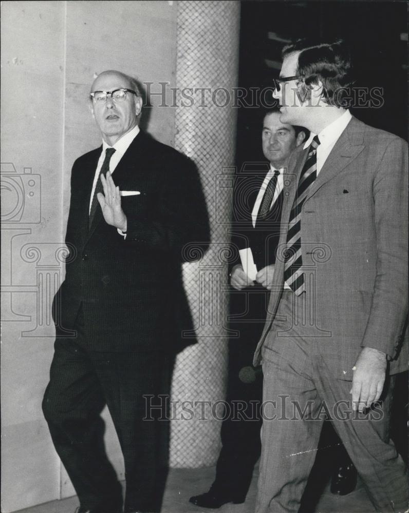 1971 Press Photo NPA Director Frank Rogers Entering Union Meeting Fleet Street - Historic Images