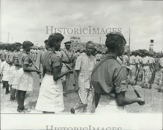 1968 Press Photo President Julius Nyerere Tanzania Inspects Contingent Service - Historic Images