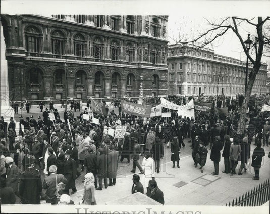 1971 Press Photo Demonstration Against Immigration Bill, England - Historic Images