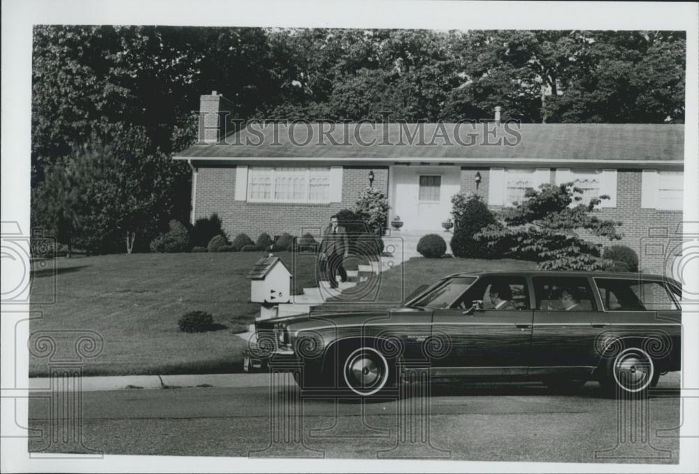 Press Photo Car pool station wagon - Historic Images