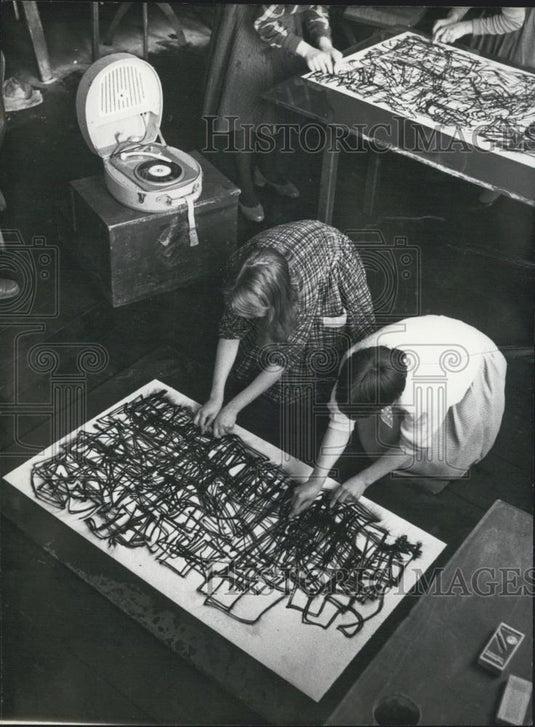Press Photo Students Paint With Music Playing - Historic Images