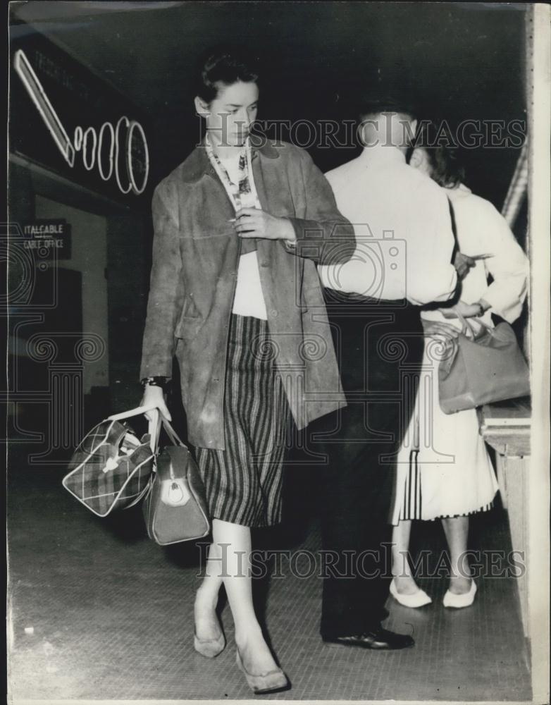 1950 Press Photo Secretary Group Captain Peter Townsend Arrives Rome - Historic Images