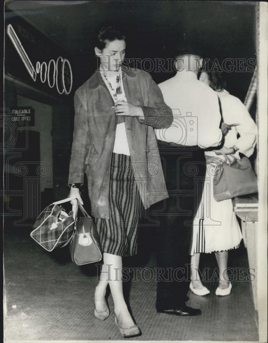 1950 Press Photo Secretary Group Captain Peter Townsend Arrives Rome - Historic Images