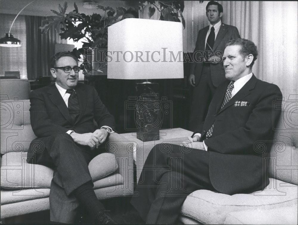 Press Photo Van Eslande Foreign Minister of Belguim With Henry Kissinger - Historic Images