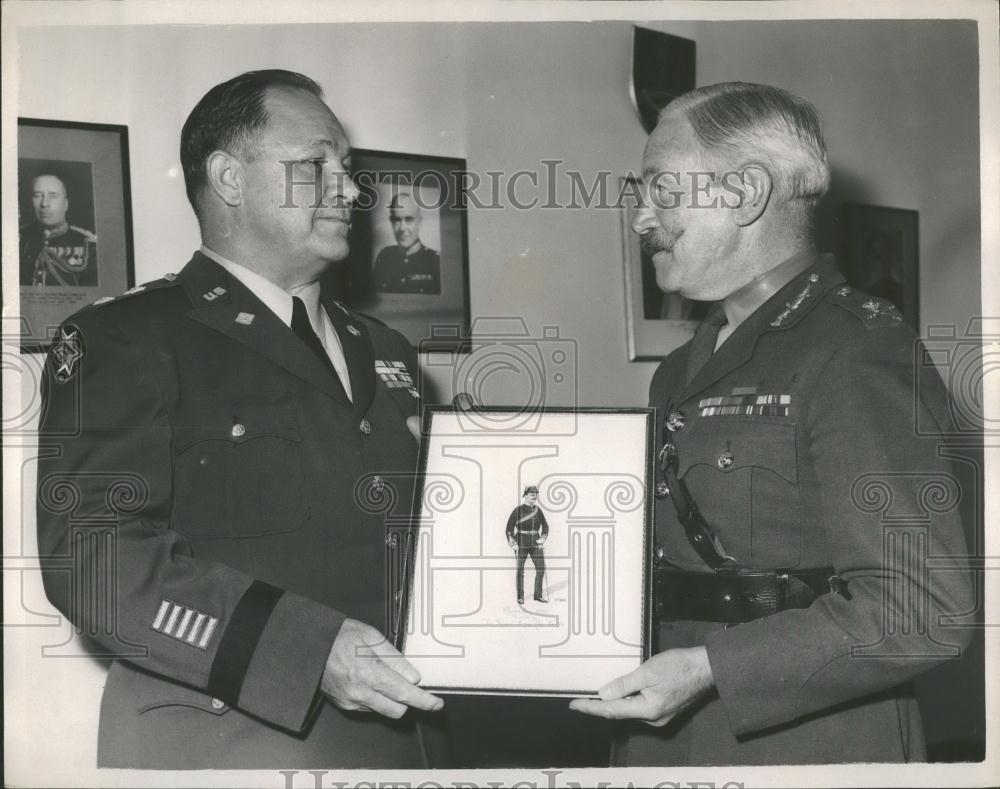 1958 Press Photo Major General Rooney &amp; art for General Mayo - Historic Images