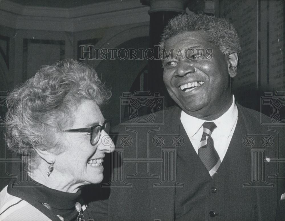 1974 Press Photo Dr .David Pitt,and Councillor Mrs. Rose Hagger - Historic Images