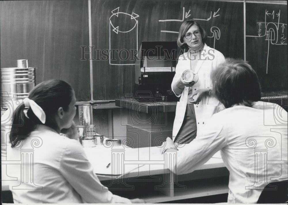 Press Photo technicians in Neumuenster For Tin Packing_Tinned Foods Institute - Historic Images