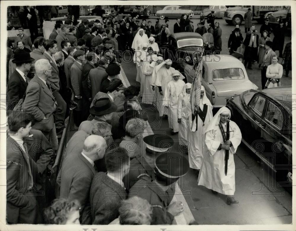 1956 Press Photo London Druids today held their ancient Spring Equinox ceremony - Historic Images