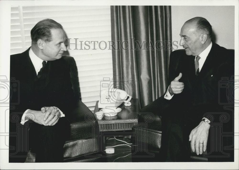 Press Photo Jordanian Premier Bahjat Talhoun talking to UN Middle East envoy Dr. - Historic Images