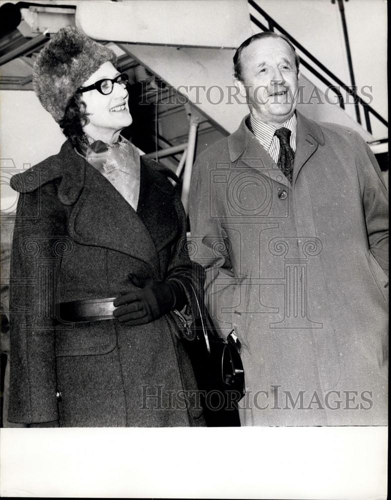 1973 Press Photo Lady Tweedsmuir &amp; Mr. Stodart, Minister of State for Agri - Historic Images