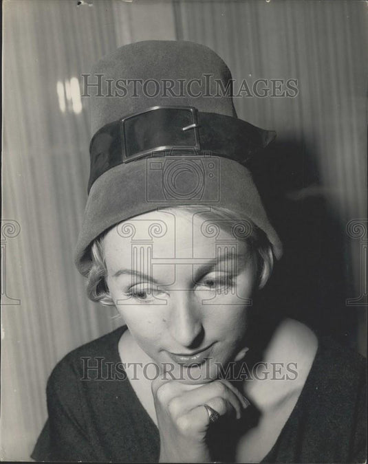 1958 Press Photo Auntumn & Winter Millinery On Show - Historic Images