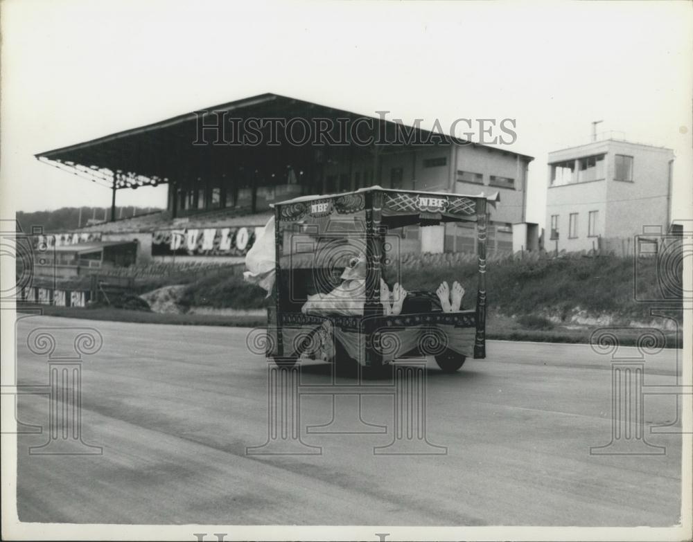 1962 Press Photo Roy Clocks His Fastest Knap!: Roy Salvadori - Historic Images