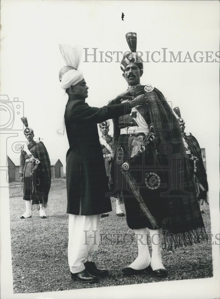 1955 Press Photo Pakistan police and band rehearse for the royal tournament - Historic Images