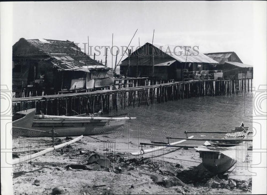 Press Photo Houses on stilts in the harbour area of Sorong. - Historic Images