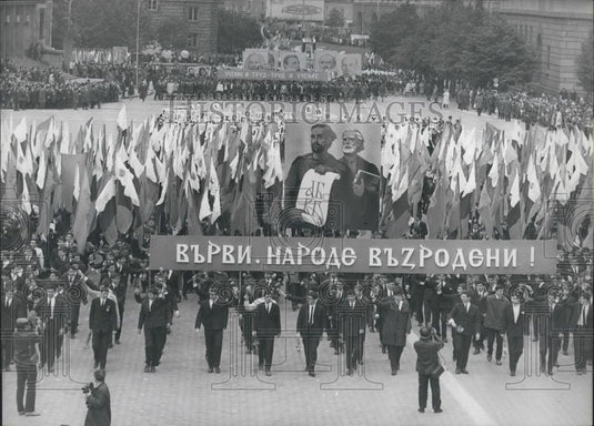 1970 Press Photo Festive procession in Sofia on the occasion of May 24th - Historic Images