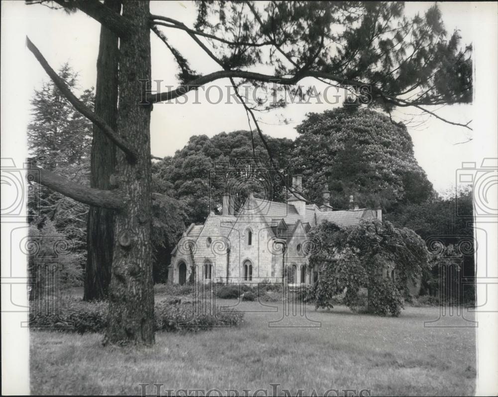 Press Photo Magna Carta Island and its old house - Historic Images